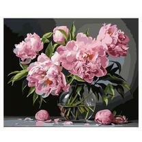 Розовые пионы в стеклянной вазе