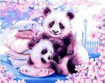 Панды с горой подушек