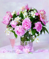 Без бренда «Нежный букетик с розами и настойка» в Йошкар-Оле