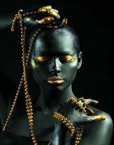 Без бренда «Девушка в черно-золотом макияже» в Йошкар-Оле в интернет-магазине  Без бренда «Девушка в черно-золотом макияже» в Йошкар-Оле